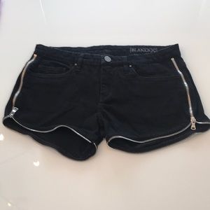 Blank NYC black zipper jean shorts!